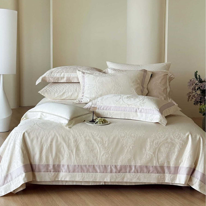 Luxurious jacquard bedding set with damask pattern and satin border