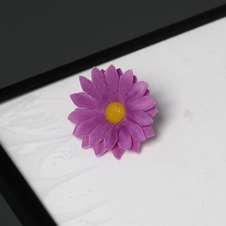 Elegant Fabric Daisy Flower Brooch for Decorative Wear