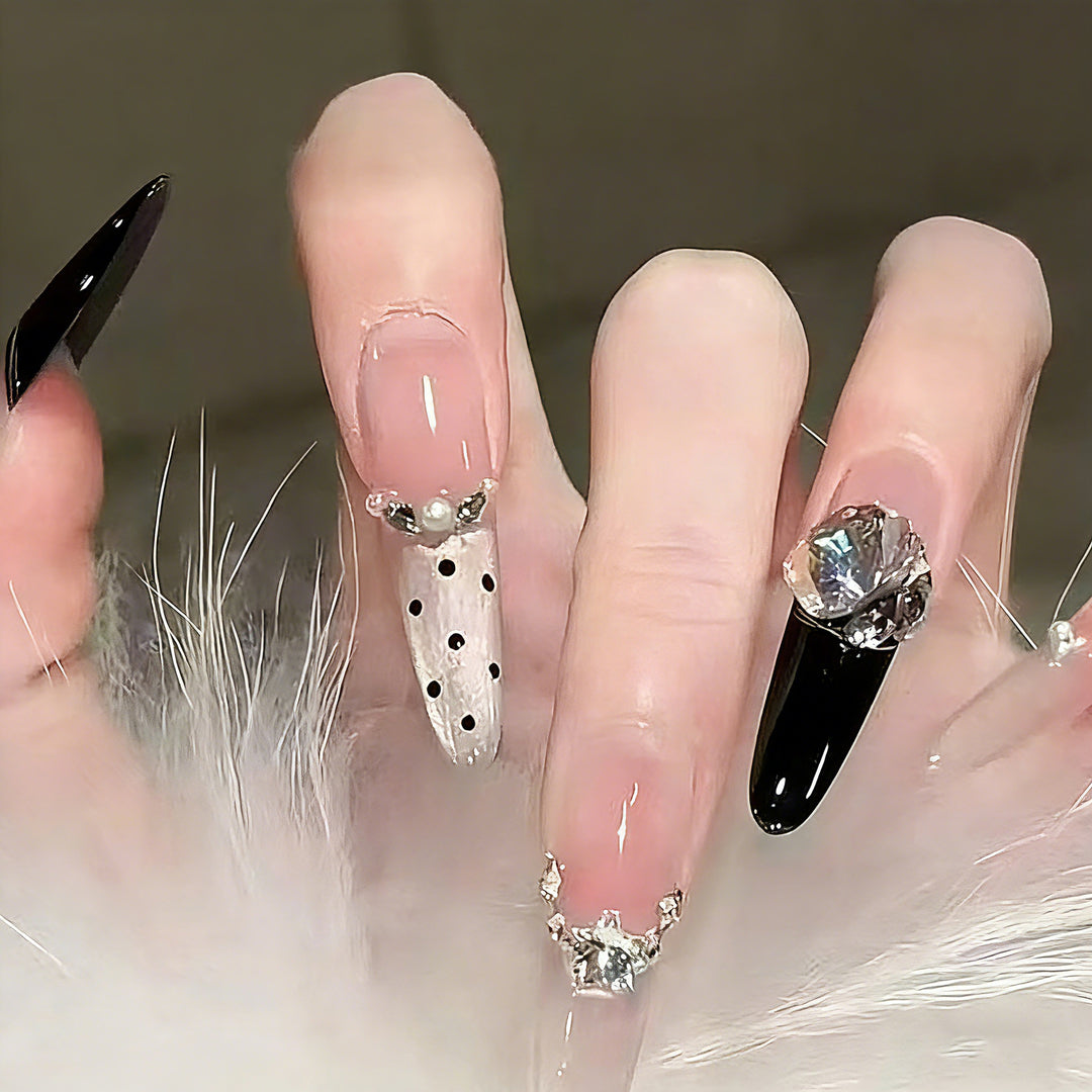 Artificial nail set with elegant glitter and 3D applications Stornfield