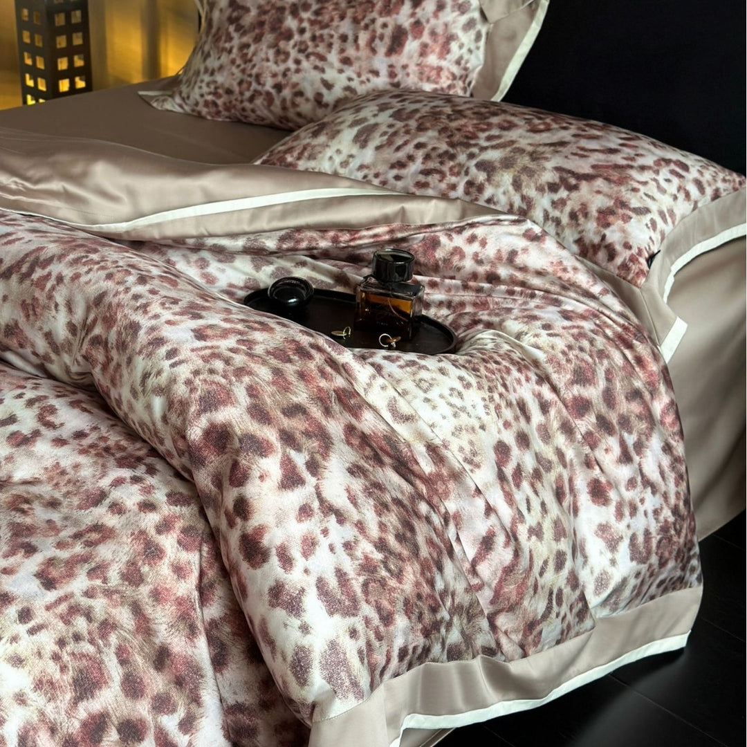 Generous bedding set made of cotton satin with a delicate leopard pattern and contrasting piping