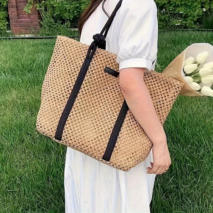 Spacious basket bag with black accents Stornfield
