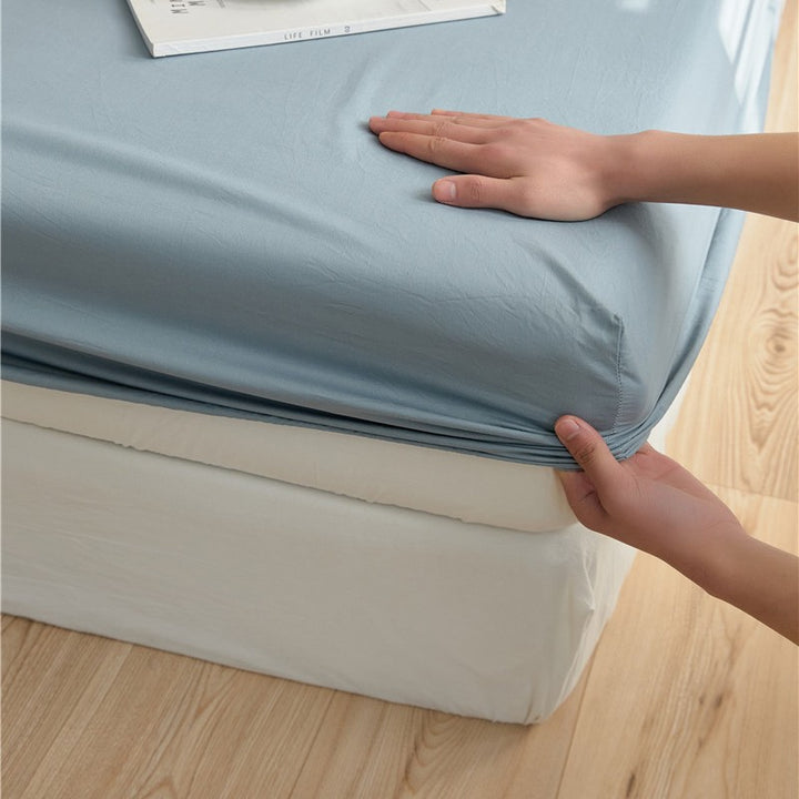 Elastic fitted sheet made of cotton jersey with extra deep pocket and all-around elastic