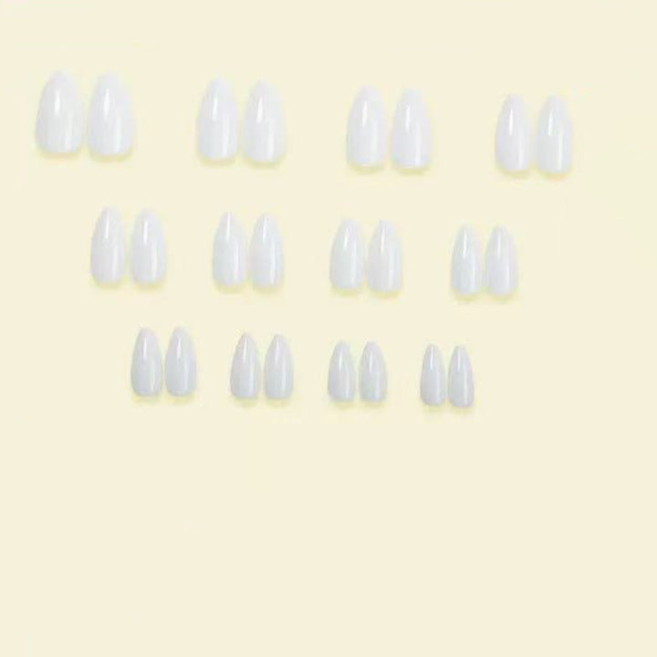 Nail extension form Stornfield