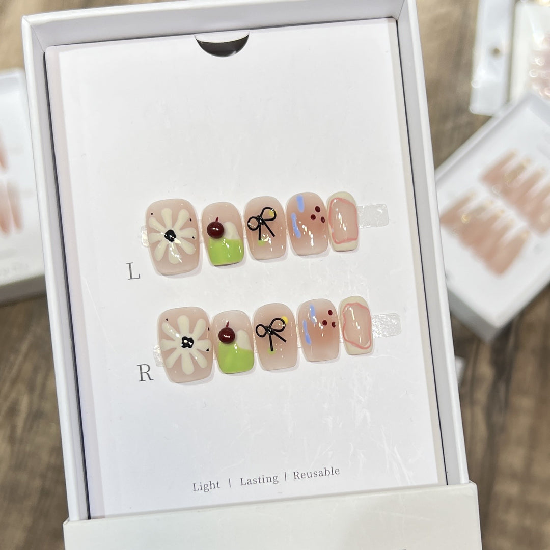 Artistic Floral Press-On Nail Set with Reusable Design Stornfield