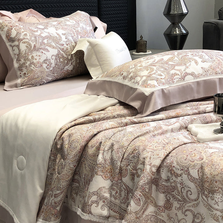 Pillowcase set made of cotton satin with delicate lace trim and satin piping