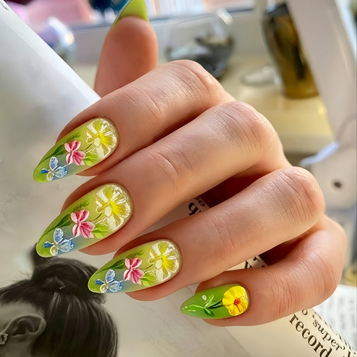 Artificial nail with cheerful floral design Stornfield