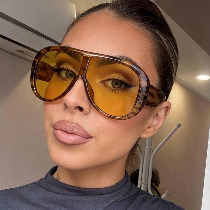 Women's oversized sports sunglasses in retro-inspired design Stornfield