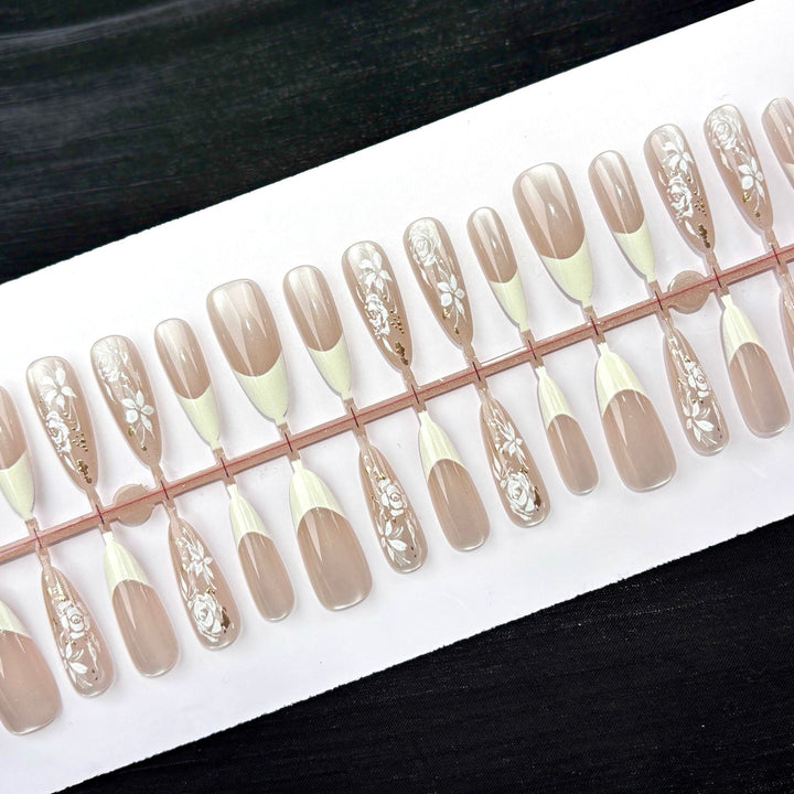 Elegant Floral Accent Press-On Nail Art Set