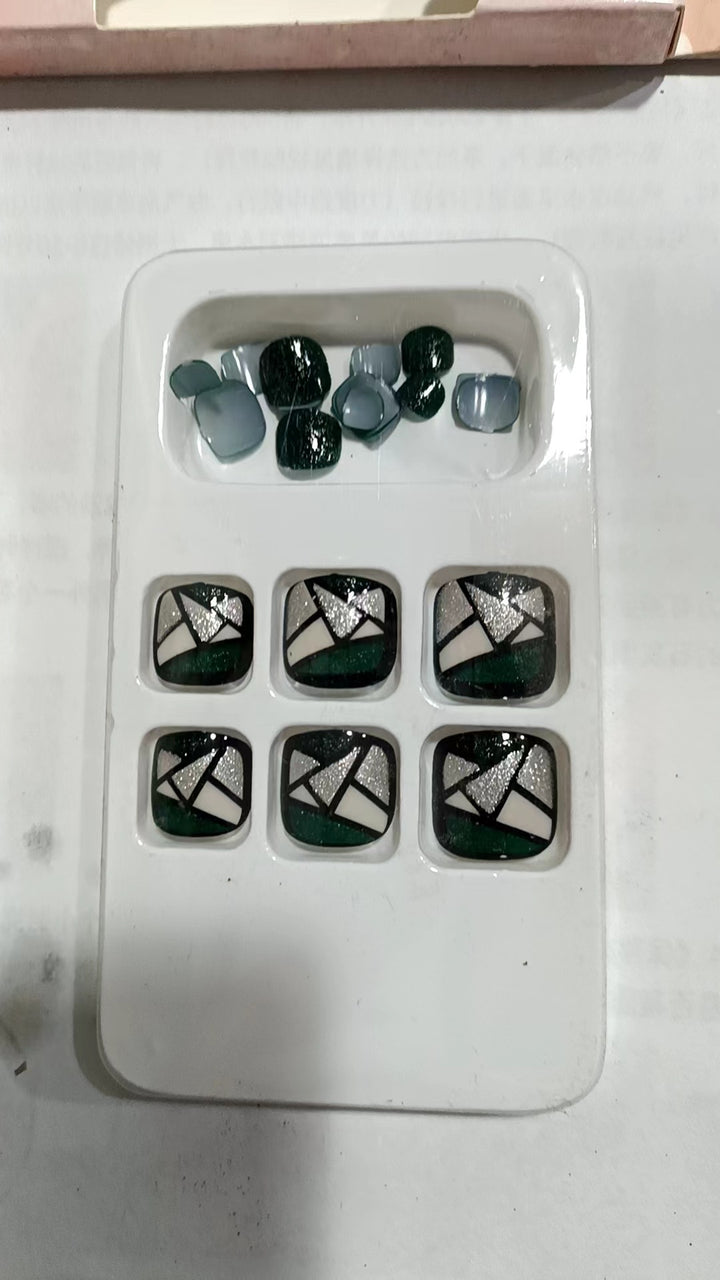 Geometric Design Press-On Nail Set Stornfield