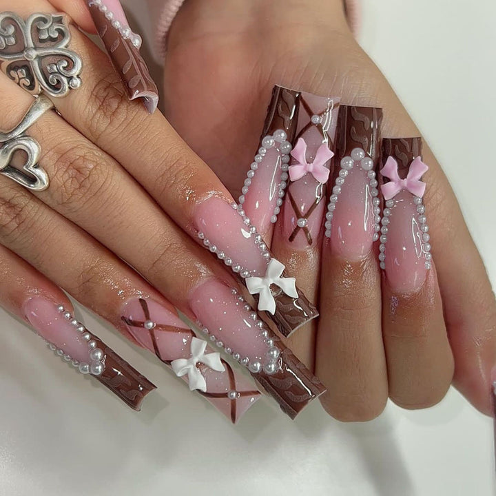 Artificial nail set with stylish 3D bow details and elegant shine Stornfield