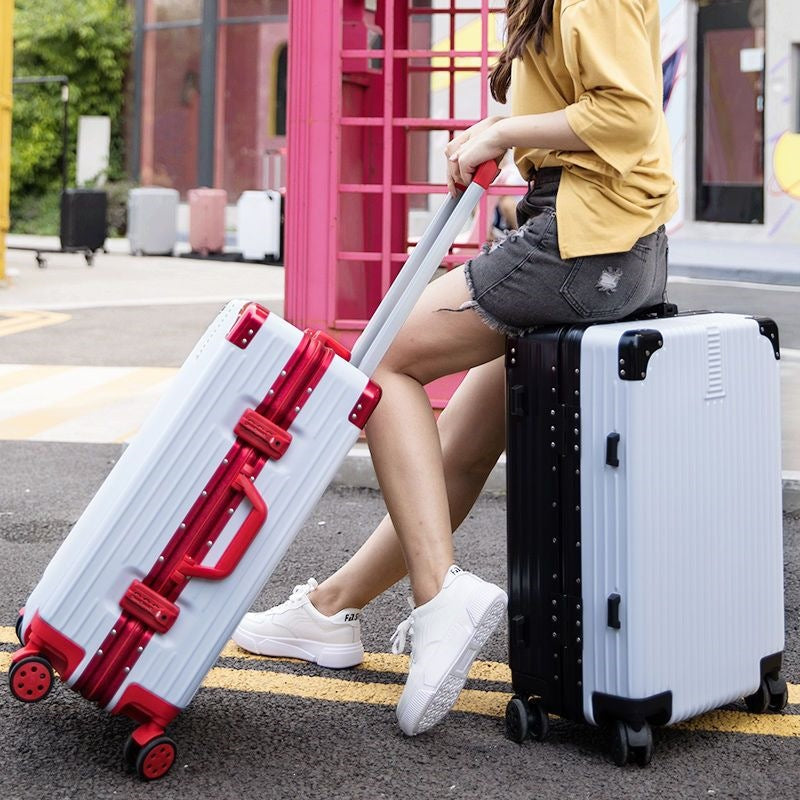 Hard-shell suitcase with 360-degree wheels and security lock Stornfield