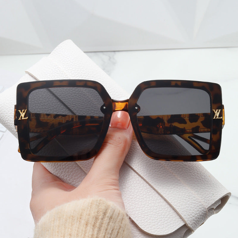 Women's fashionable square sunglasses with elegant design Stornfield