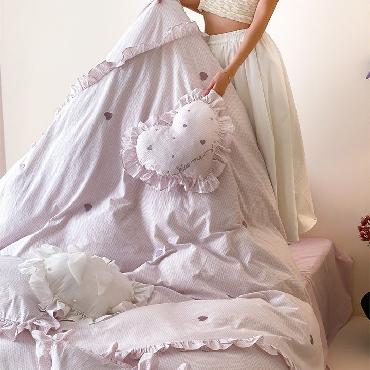 Romantic bedding set made of cotton satin with ruffles and heart print