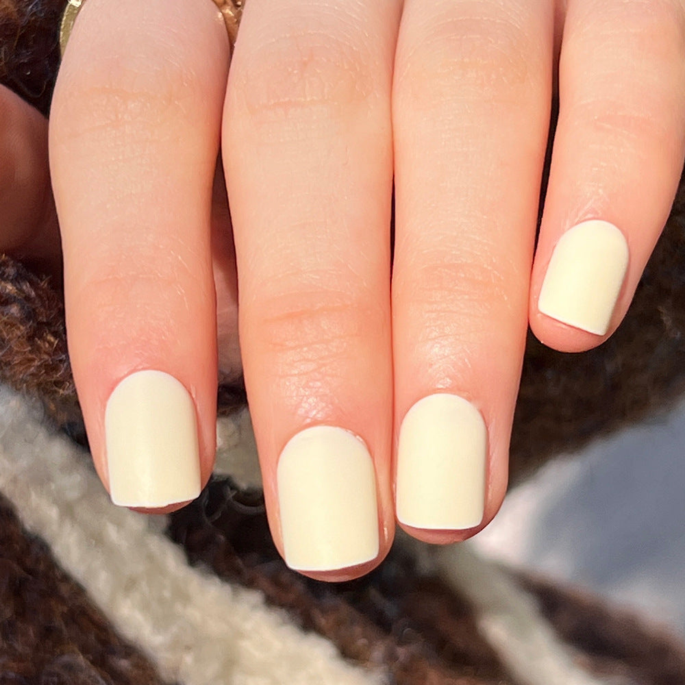 Artificial nail art with matte finish Stornfield