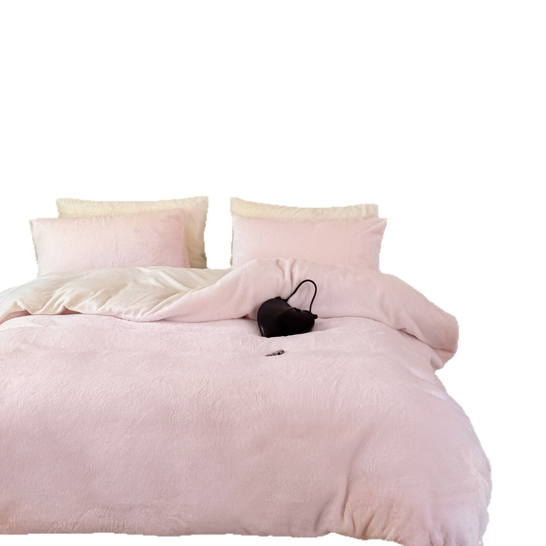 Super soft plush bedding set with reversible function and microfiber filling