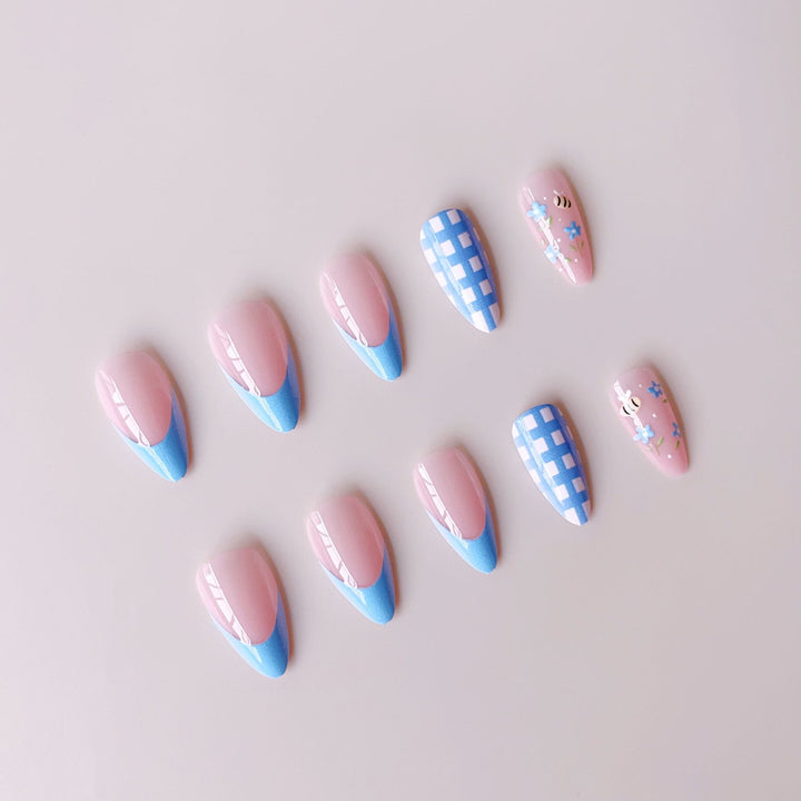 Artificial nail set with floral and checkered design Stornfield
