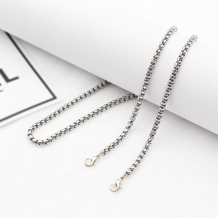 Elegant Pearl-Linked Eyewear Chain Stornfield