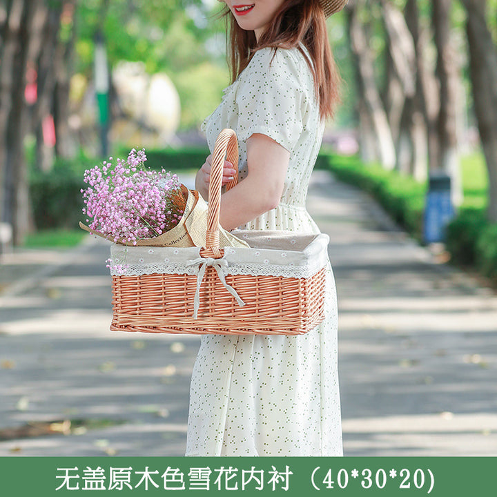 Women braided basket with checked lining and decorative lace trim Stornfield