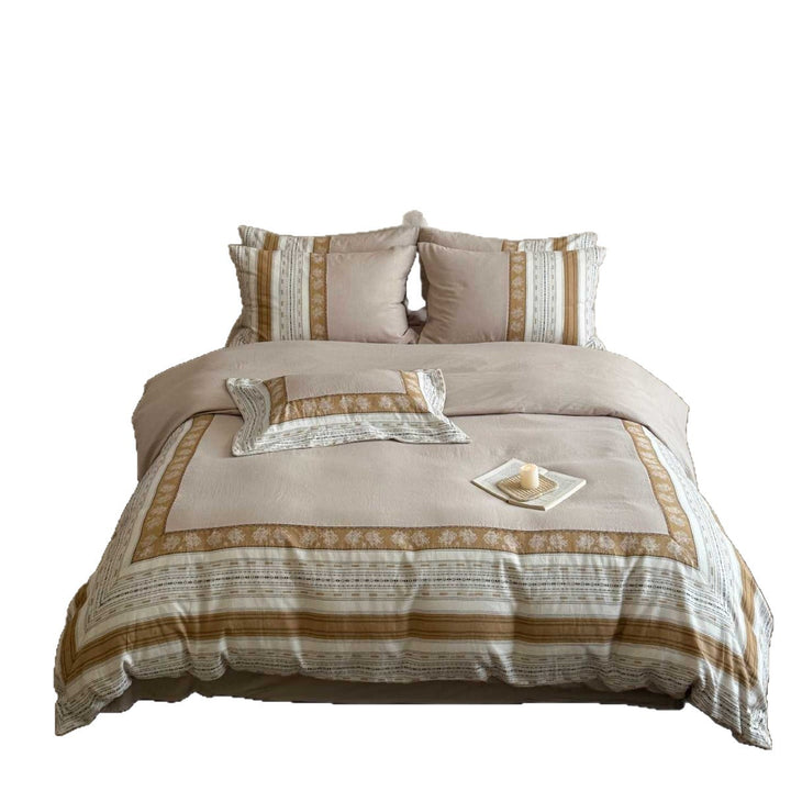 Bedding set in linen look with decorative border and reversible function