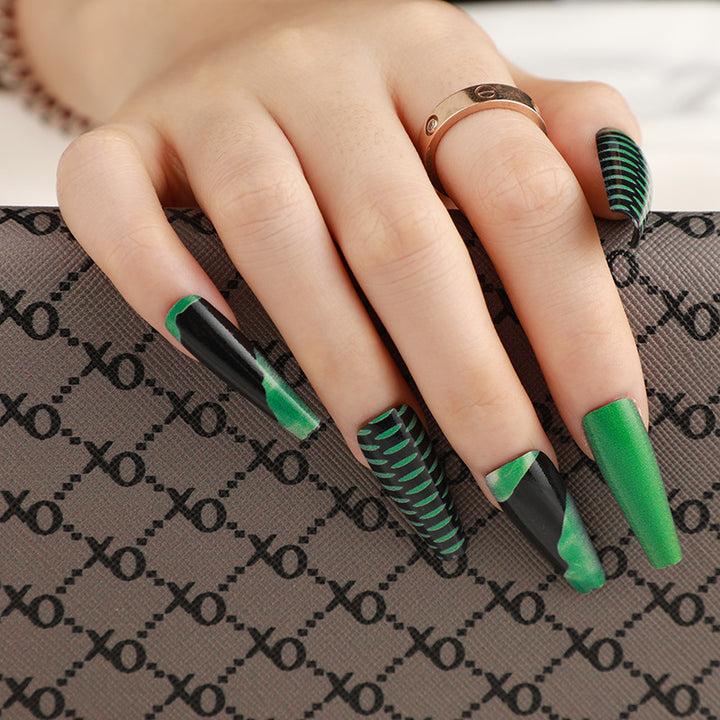 Artificial nails in an elegant design with a modern play of colors Stornfield