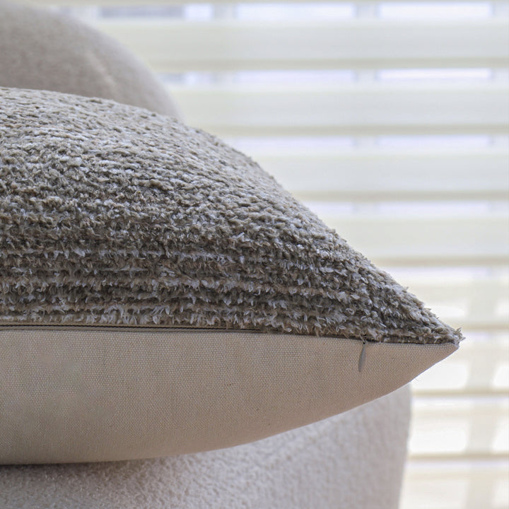 Structured decorative pillows