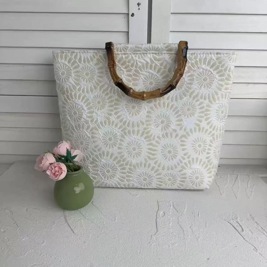 Exclusive and handcrafted beach bag with bamboo handles Stornfield