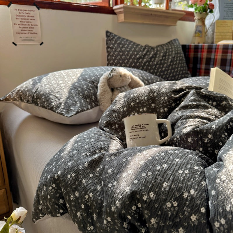 Floral Patterned Quilted Bedding Set