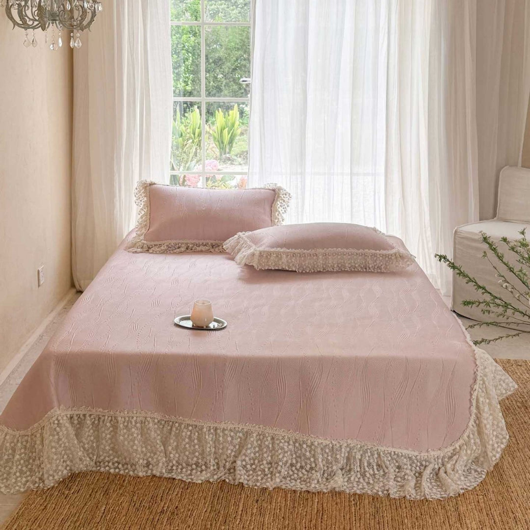 Bedspread with structured wave pattern surface and decorative ruffle trim