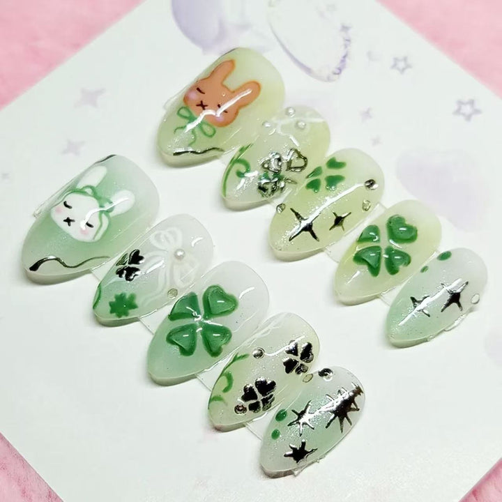 Playful artificial nails with plant motifs Stornfield