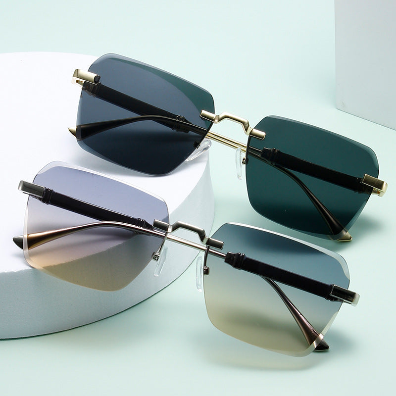 Women's fashion sunglasses with square frame and luxurious accents Stornfield