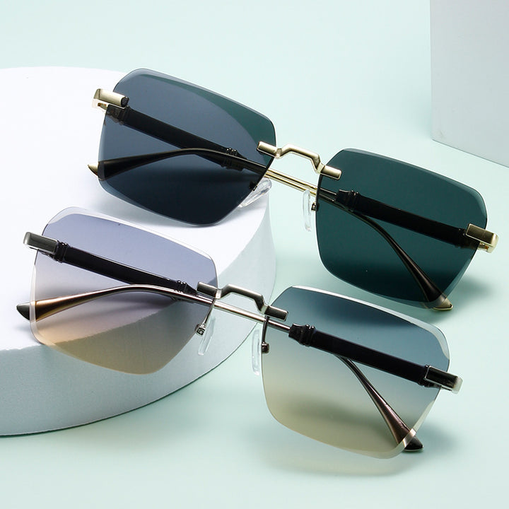 Women's fashion sunglasses with square frame and luxurious accents Stornfield