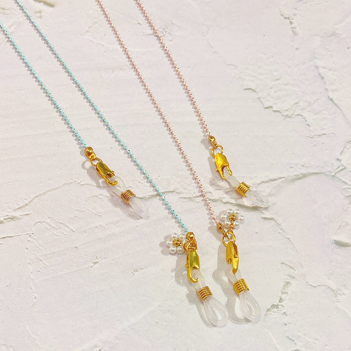 Eyewear chain with pearls and gold pendants Stornfield