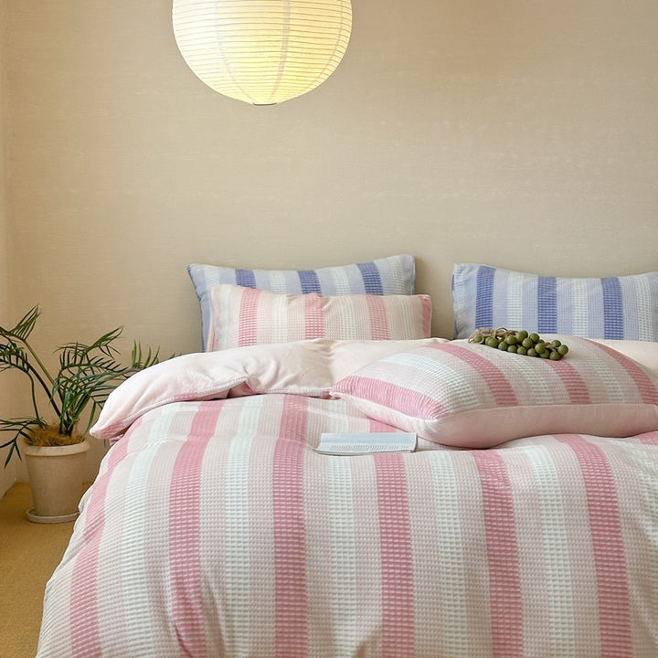 Striped waffle texture bed linen set with reversible function and breathable cotton mix