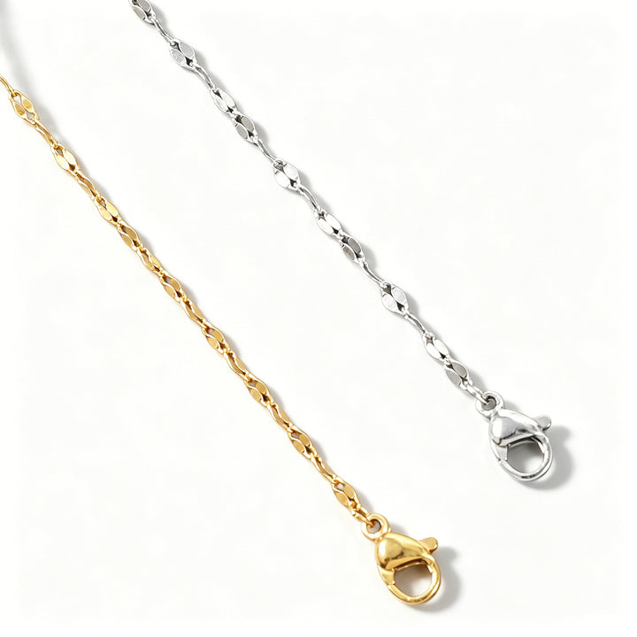 Elegant Interlaced Chain Necklace Stornfield