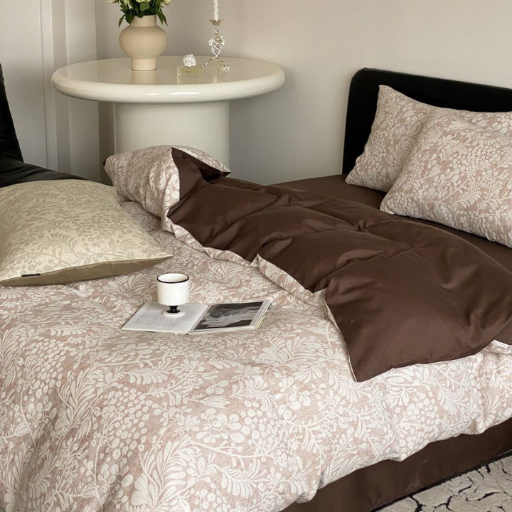 Jacquard bedding set made of cotton-blend fabric with floral relief pattern