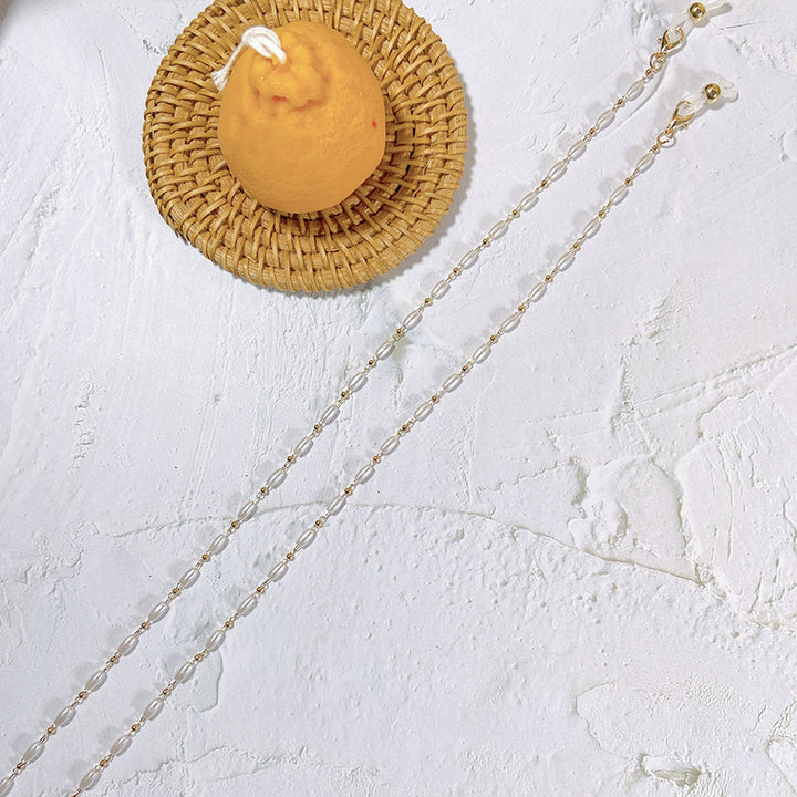 Elegant glasses holder chain with pearls Stornfield