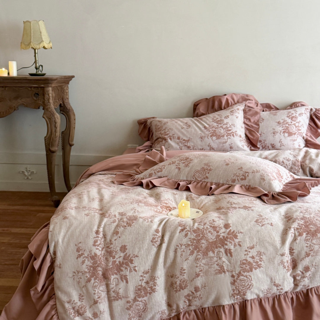 Romantic bedding set made of linen-cotton blend with frill and floral jacquard structure