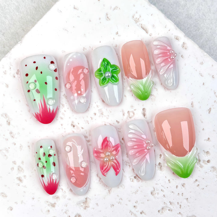 Decorative Floral Artwork Press-On Nail Set
