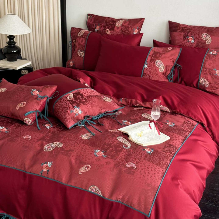 Reversible bedding set made of cotton satin with paisley patchwork and decorative ribbons