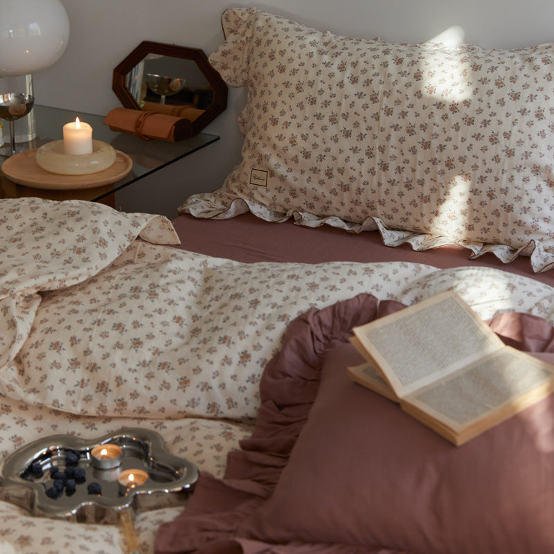 Romantic ruffle bedding set made of cotton percale with vintage floral print
