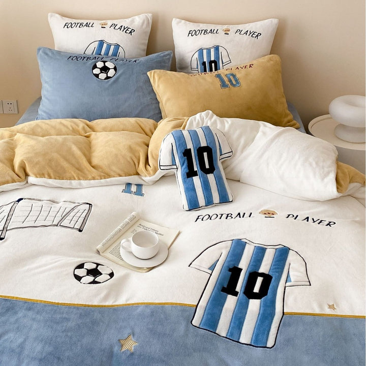 Cozy children's bedding in soccer design made of velvet complete set