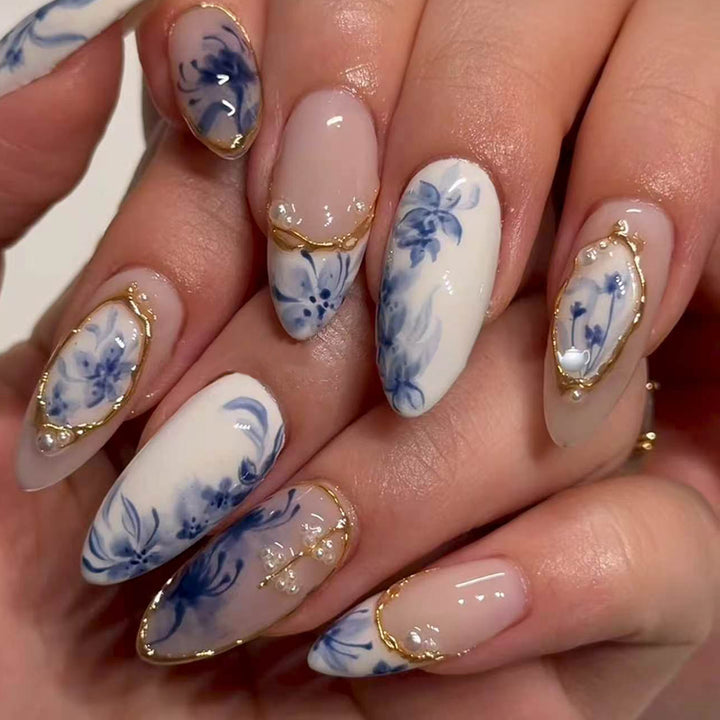 Elegant Artificial Nail Design with Floral Pattern Stornfield