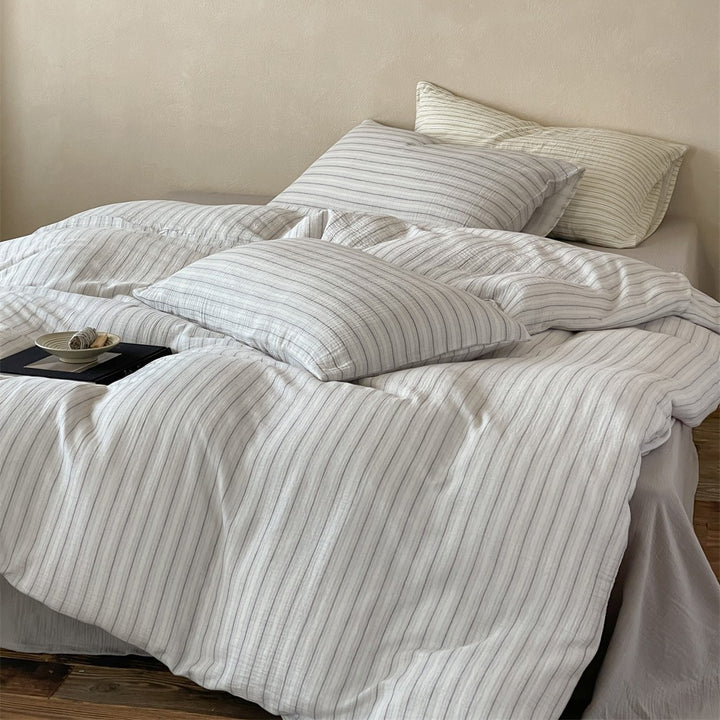 Lightweight muslin bedding set in linen look with fine stripe relief