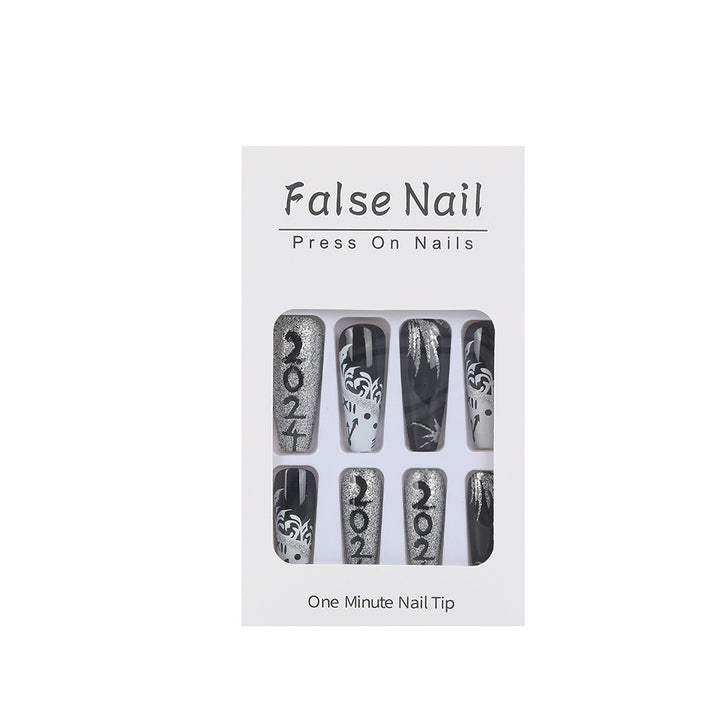 Artificial nails in elegant black and white design Stornfield