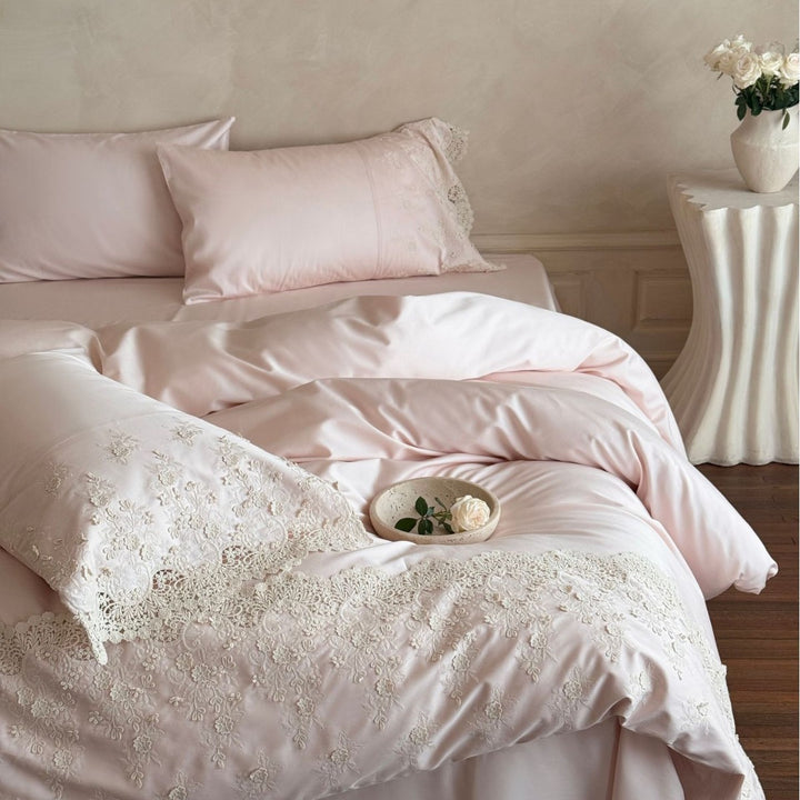 Bedding set made of cotton satin with floral lace embroidery