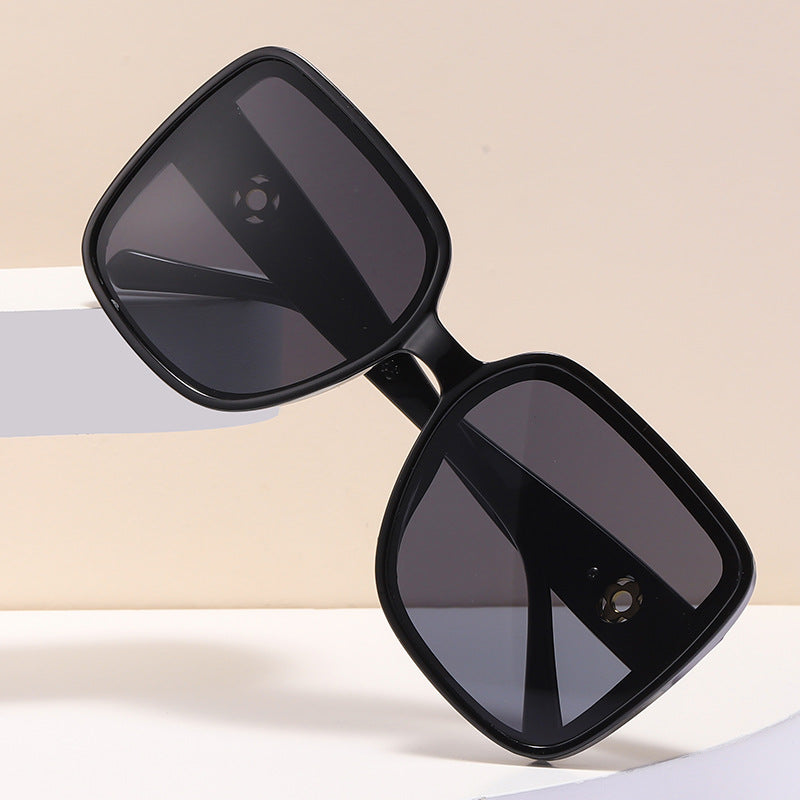 Women's fashionable square sunglasses with luxurious details Stornfield