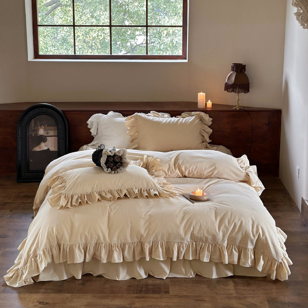 Romantic bedding set made of cotton muslin with ruffles and bedskirt