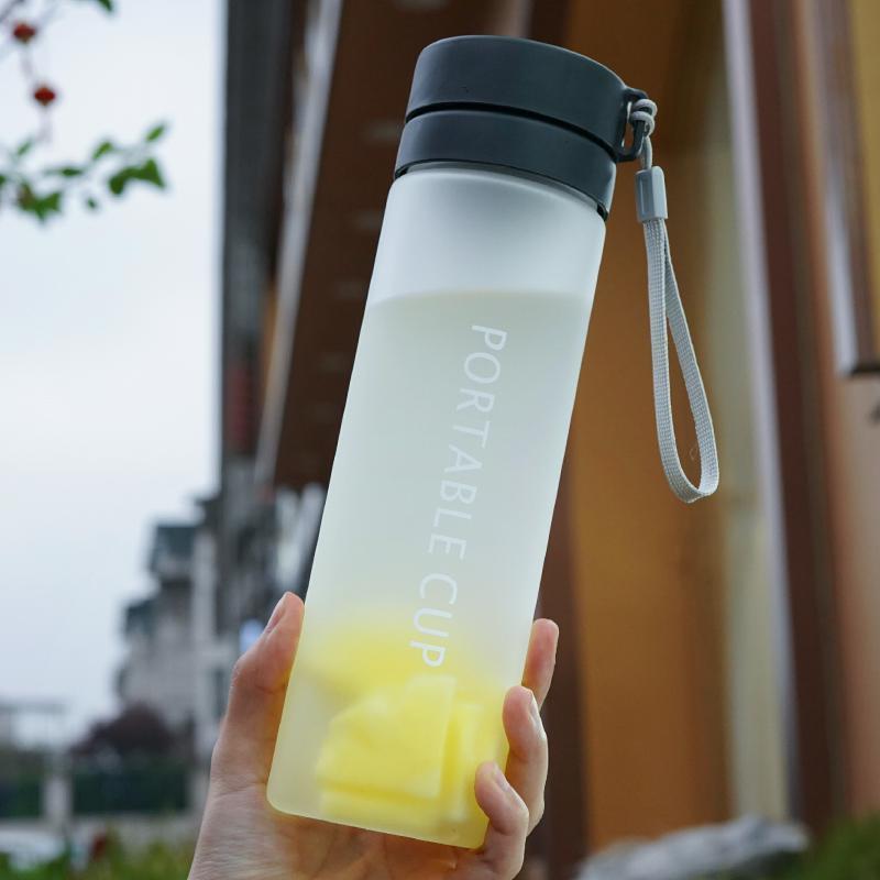 Women's water bottle with innovative lid Stornfield