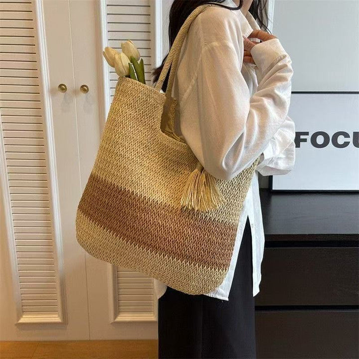Handbag made of braided natural material with tassel details Stornfield