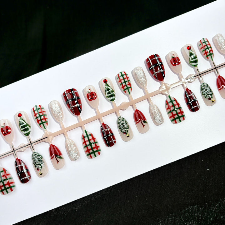 Elegant Polka Dot and Lace Press-On Nail Set